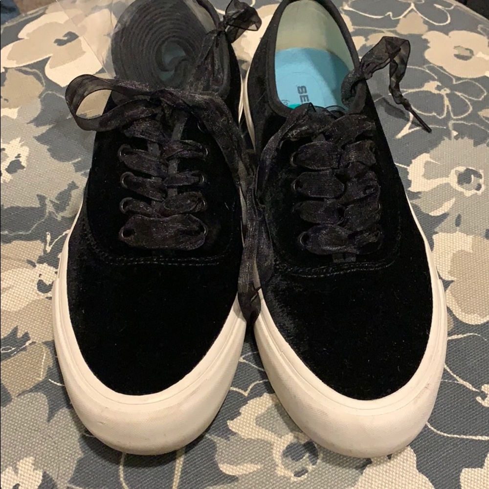 Seavees black velvet shoes